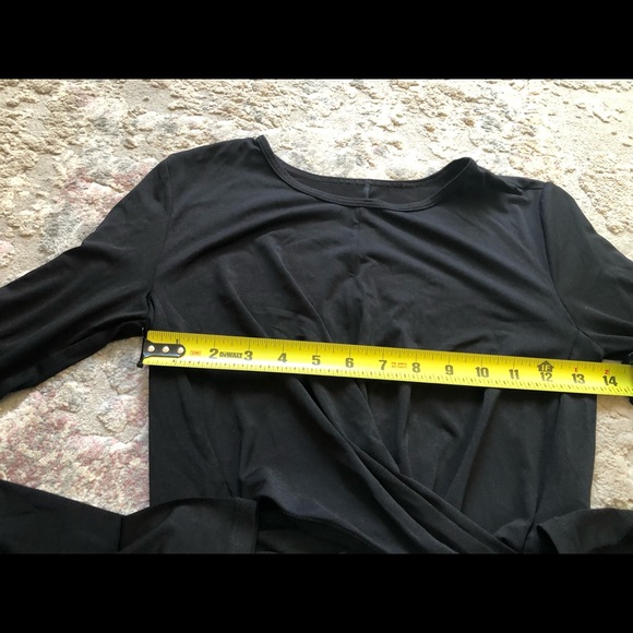 🆕Fabletics Pia Front Twisted Long Sleeve Top NWT - Picture 4 of 7